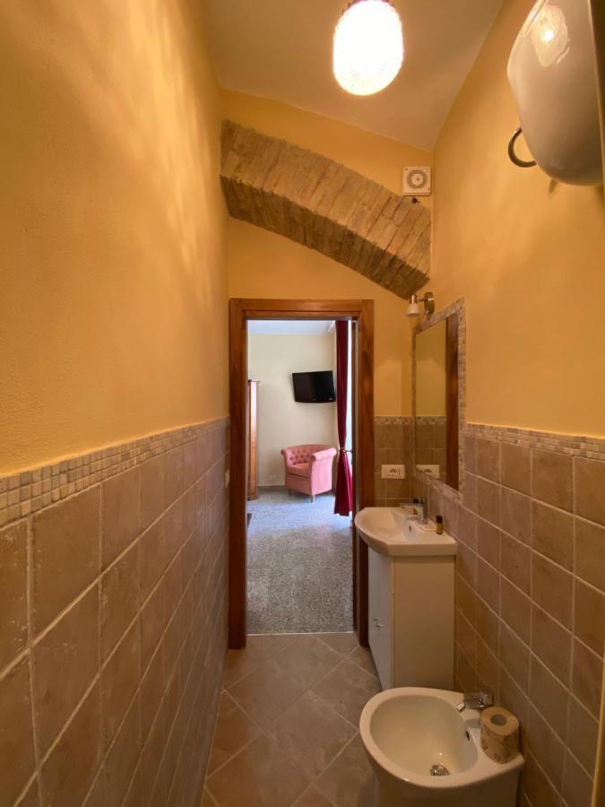 La Torre Della Piramide Hotel Pitigliano Kültér fotó